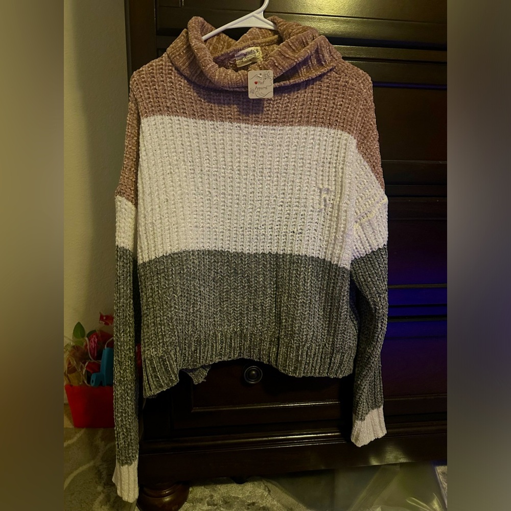 Brand new super soft turtleneck sweater 🍁